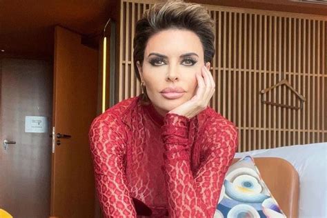 lisa rinna nude photo|Lisa Rinna, 60, Goes Totally Nude in Mirror Selfie: ‘Celebrate It’